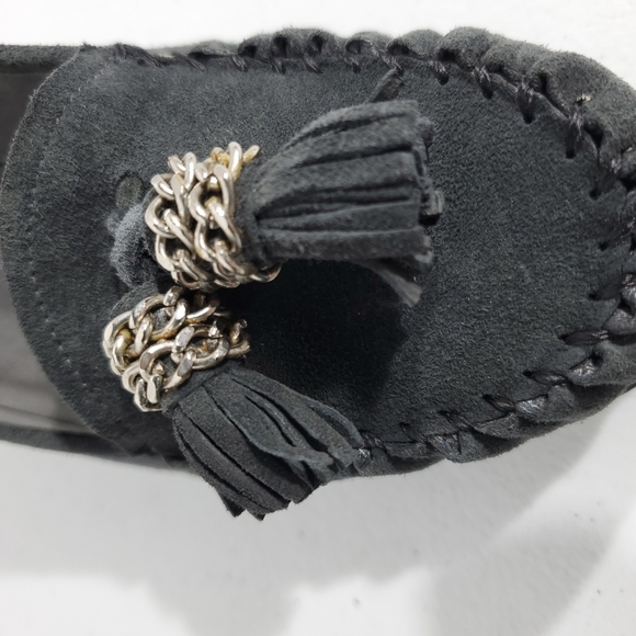 Stuart Weitzman Sz 7 Dark Gray/Black Suede Chunk Heels With Tasseld